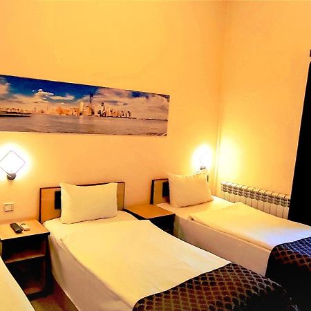 Comfort Hotel Yerevan Bagian luar foto