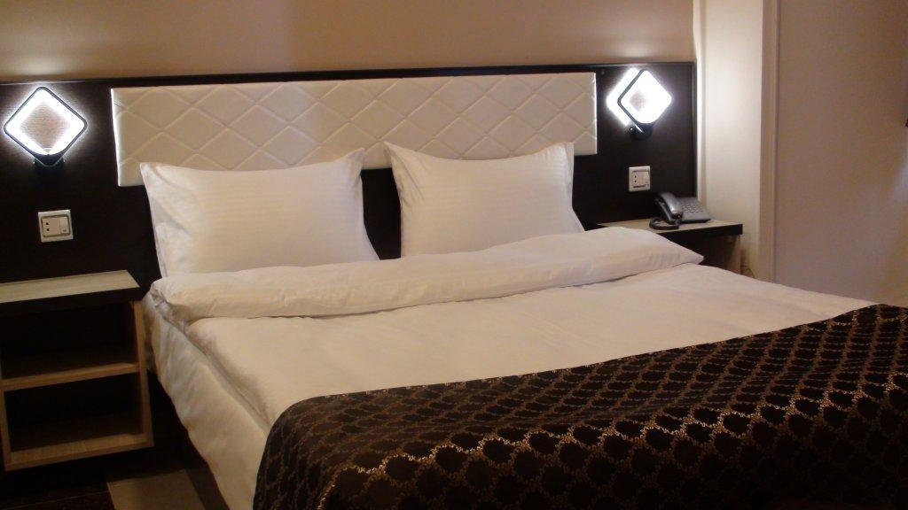 Comfort Hotel Yerevan Bagian luar foto