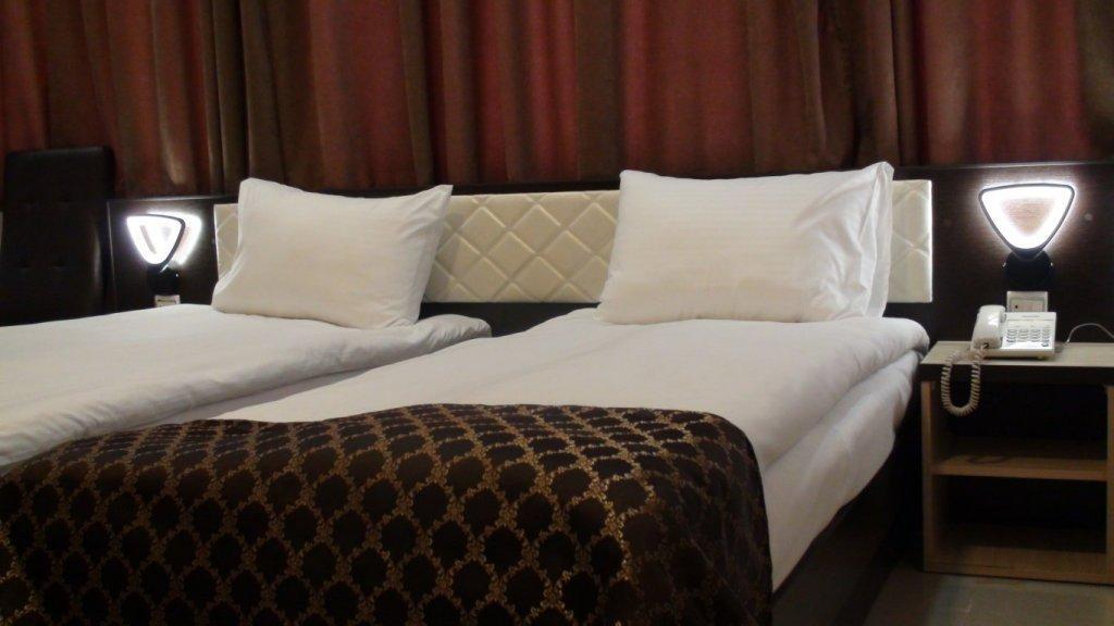 Comfort Hotel Yerevan Bagian luar foto