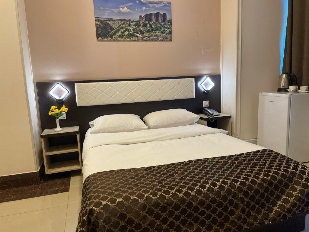 Comfort Hotel Yerevan Bagian luar foto